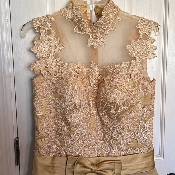 Lace dress - Picture 4 of 15